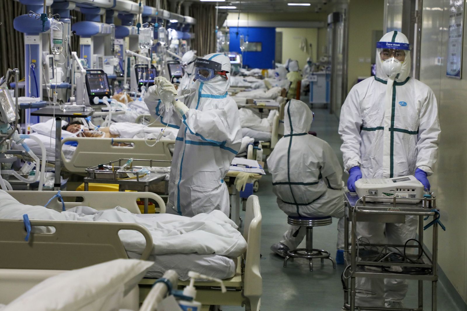 NAŽIVO: Slovensko má stále 32 nakazených. Čínski lekári hlásia, že niektorí pacienti môžu mať poškodené pľúca aj po vyliečení