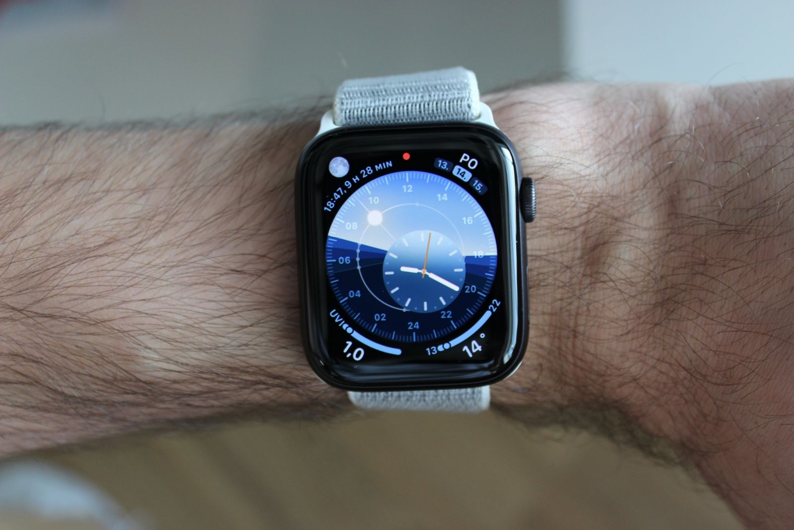 Nové Apple Watch sú drahé a vydržia iba dva dni. V tomto však porážajú konkurenciu (Recenzia)