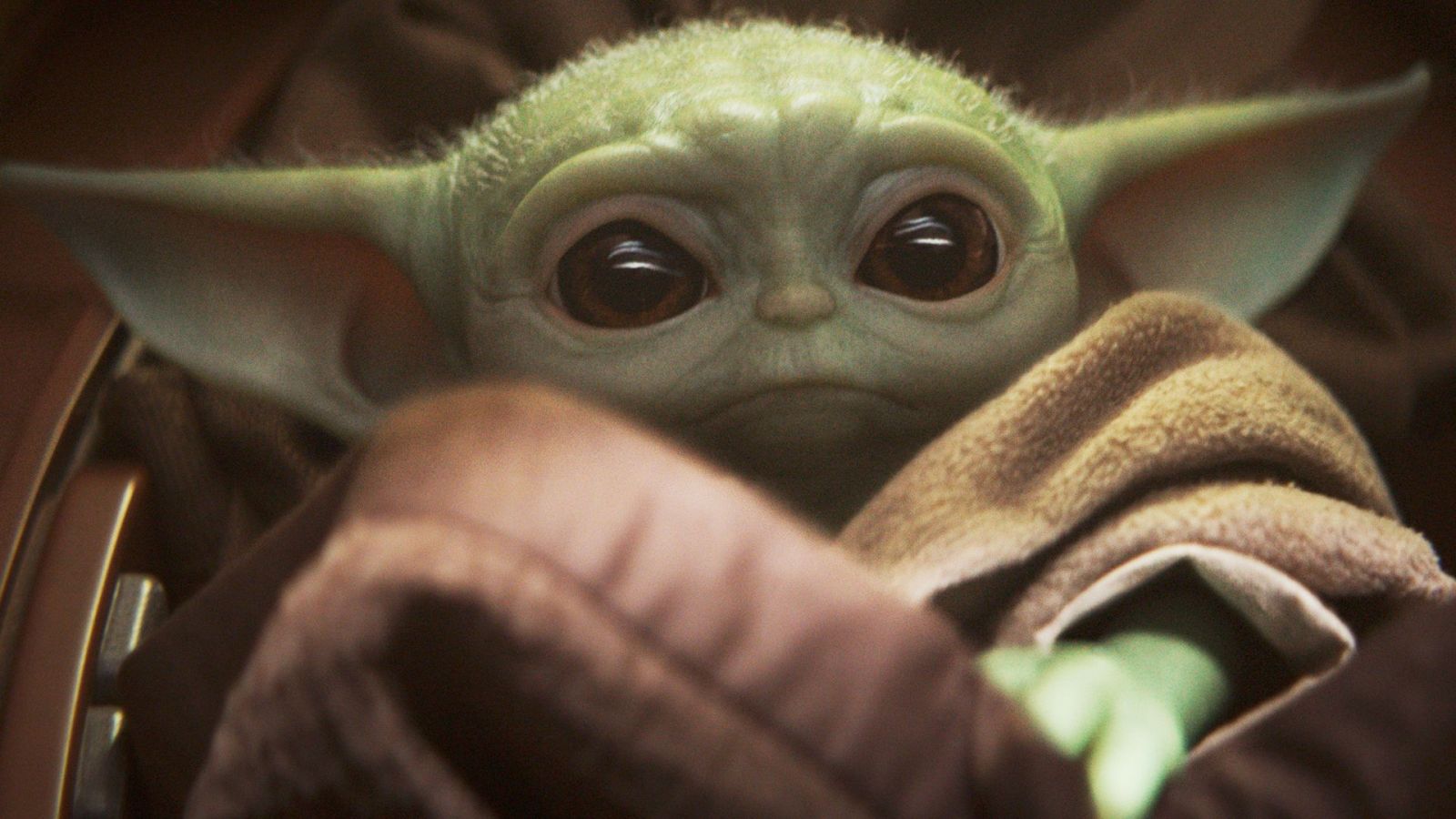 Baby Yoda pobláznil internet. Disney ho začína tlačiť na tričká, hrnčeký a ďalší merch