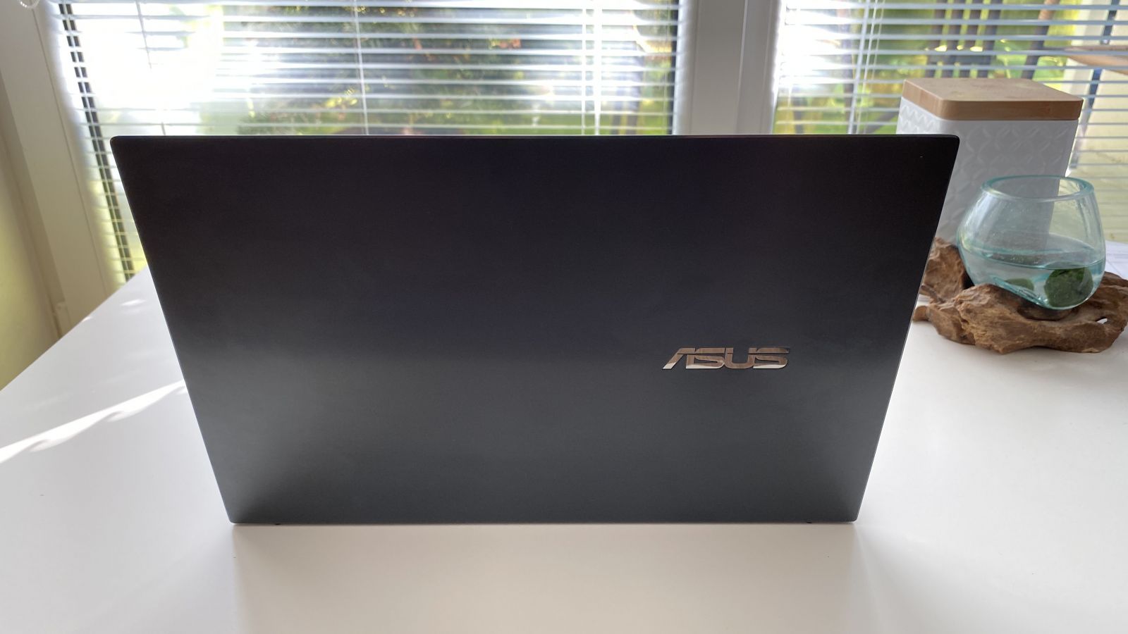 Asus ZenBook 14 - toto je ideálny ultrabook na doma aj na intrák už od 899 eur (Recenzia)