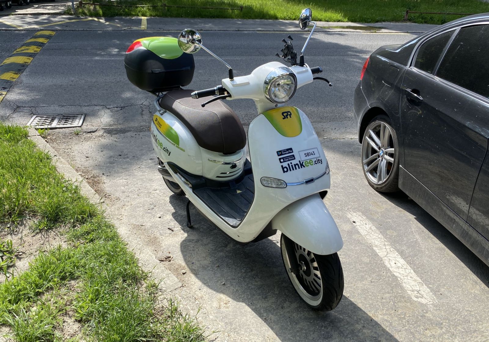 Zabudni na MHD-čku. V Bratislave sme porovnali SlovnaftBAjk, kolobežky Bolt a zdieľané elektrické skútre Blinkee