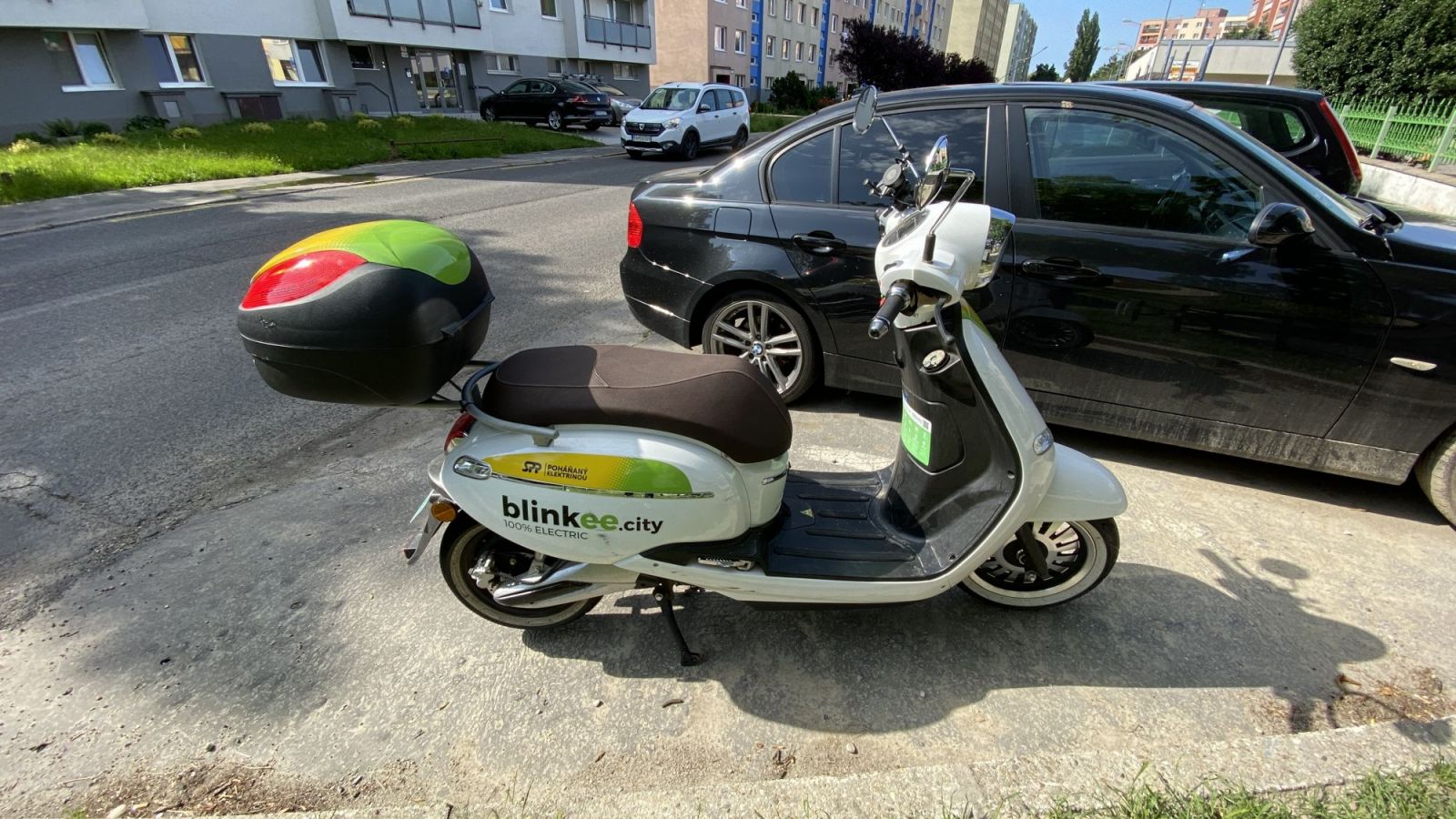 Zabudni na MHD-čku. V Bratislave sme porovnali SlovnaftBAjk, kolobežky Bolt a zdieľané elektrické skútre Blinkee