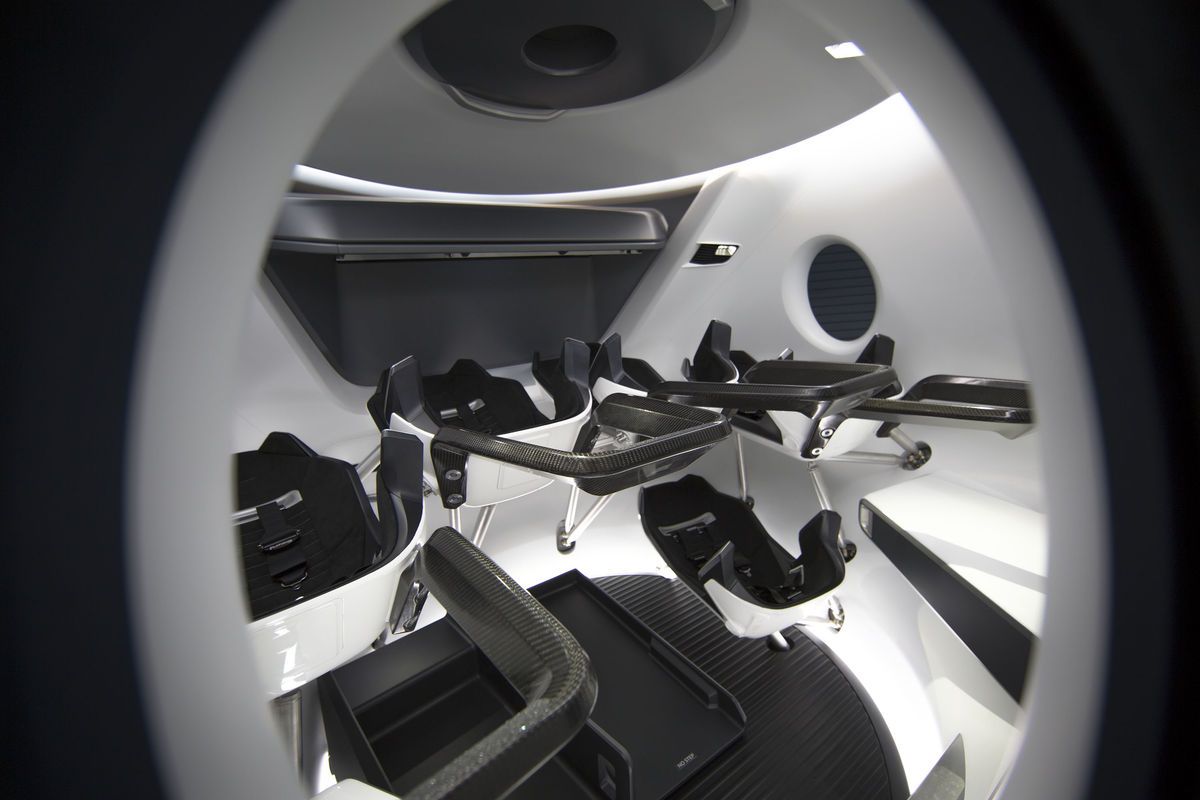 SpaceX sľubuje lety do vesmíru aj bežným ľuďom. Okolo Zeme ťa povozí už na prelome rokov 2021 a 2022