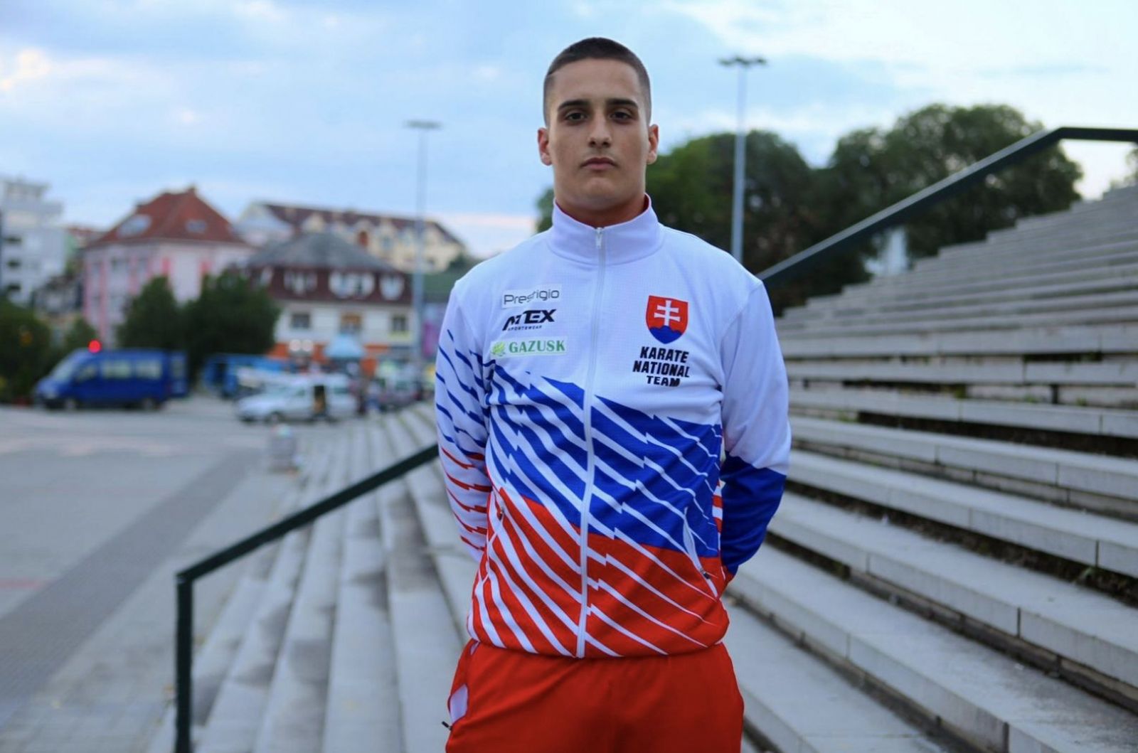 Slovák Pavol má len 21 rokov. Vďaka karate robil ochranku Lewisovi Hamiltonovi aj argentínskym a anglickým futbalistom