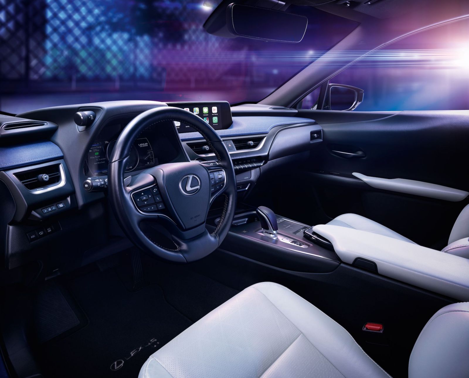 Lexus má prvý elektromobil. Crossover UX 300e je prvým autom značky výhradne na batérie