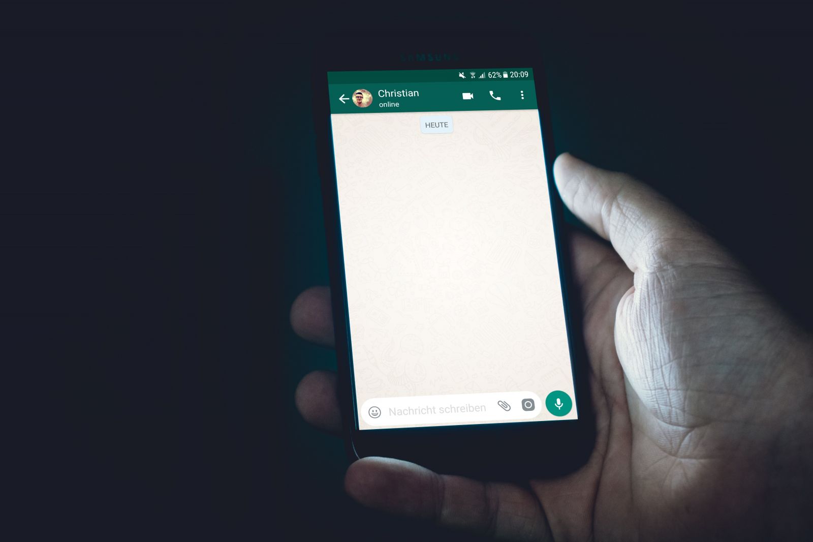 WhatsApp možno už nebude taký súkromný, Facebook chce sledovať tvoje správy