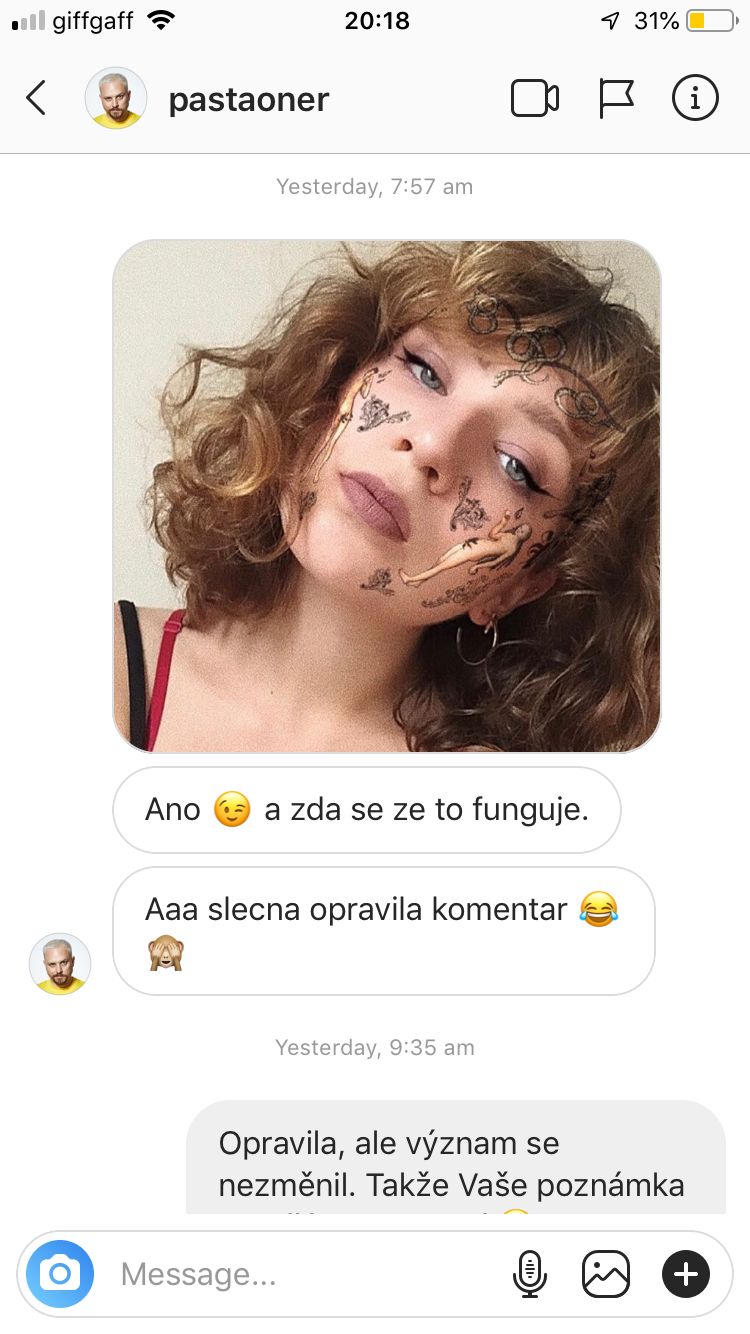 Český umělec Pasta Oner nechutně urážel mladou dívku, které se nelíbila jeho obálka s Havlem pro Vogue
