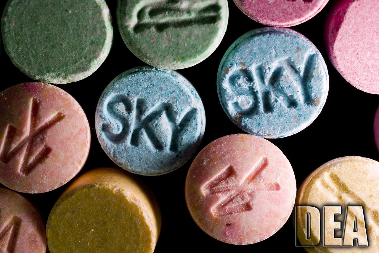 Dealeři chtěli na Hip Hop Kemp pronést LSD, pervitin či anabolika. Policie drogy zabavila