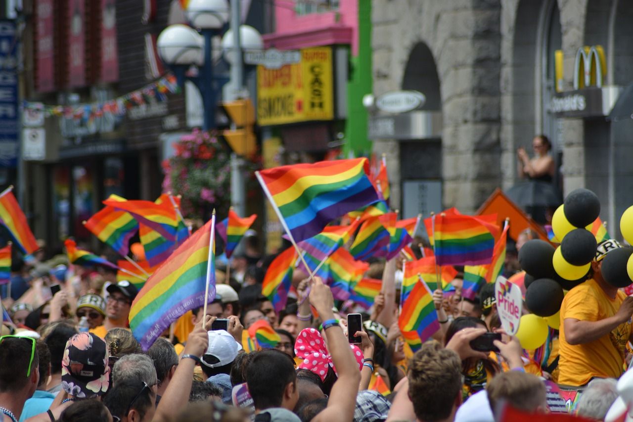 Festival Prague Pride v Praze omezí dopravu. Byla zřízena i speciální Duhová zastávka
