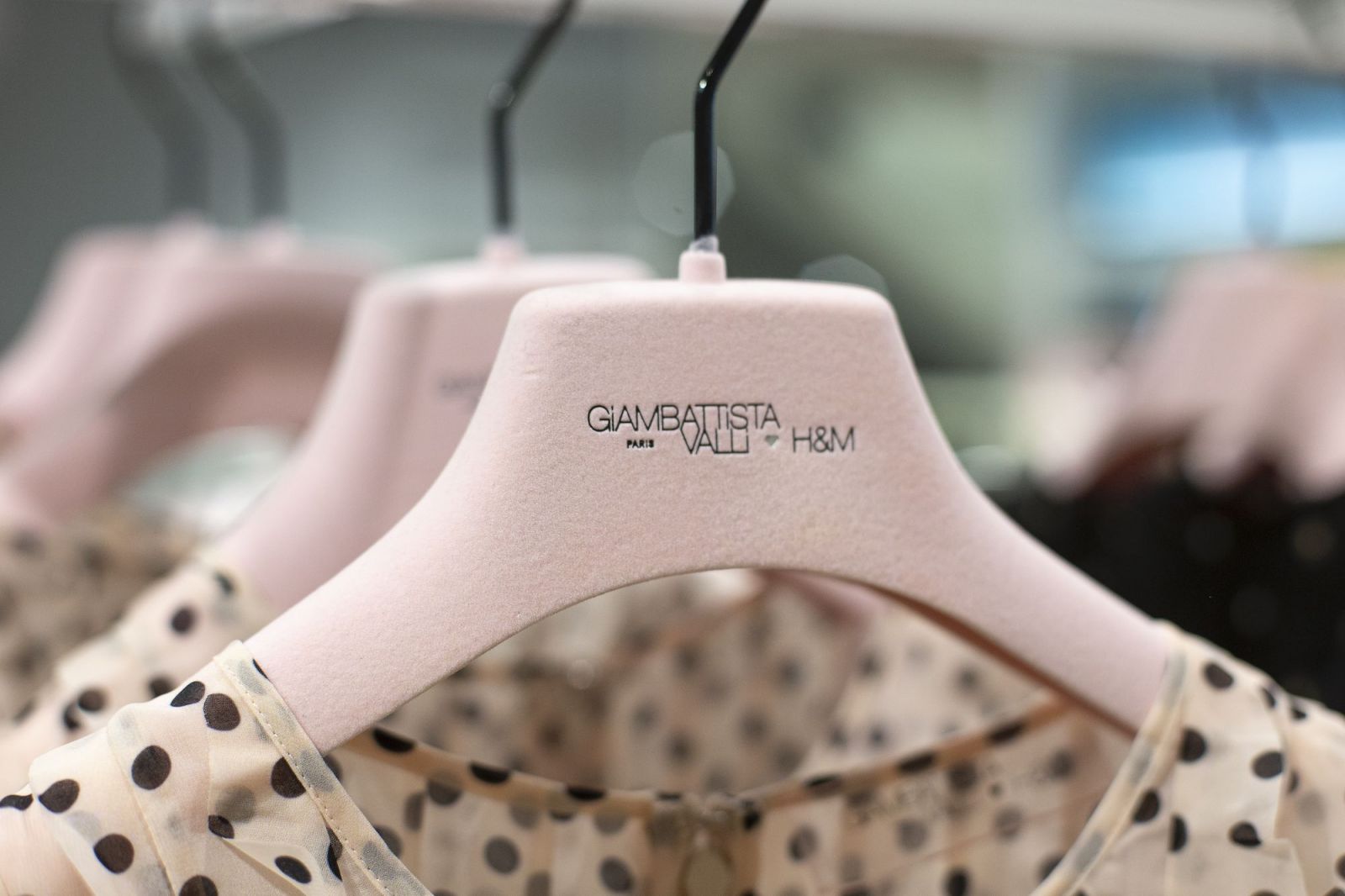 Tohtoročná dizajnérska kolekcia H&amp;amp;M bola sklamaním. Na release prišlo len 20 ľudí (Report)