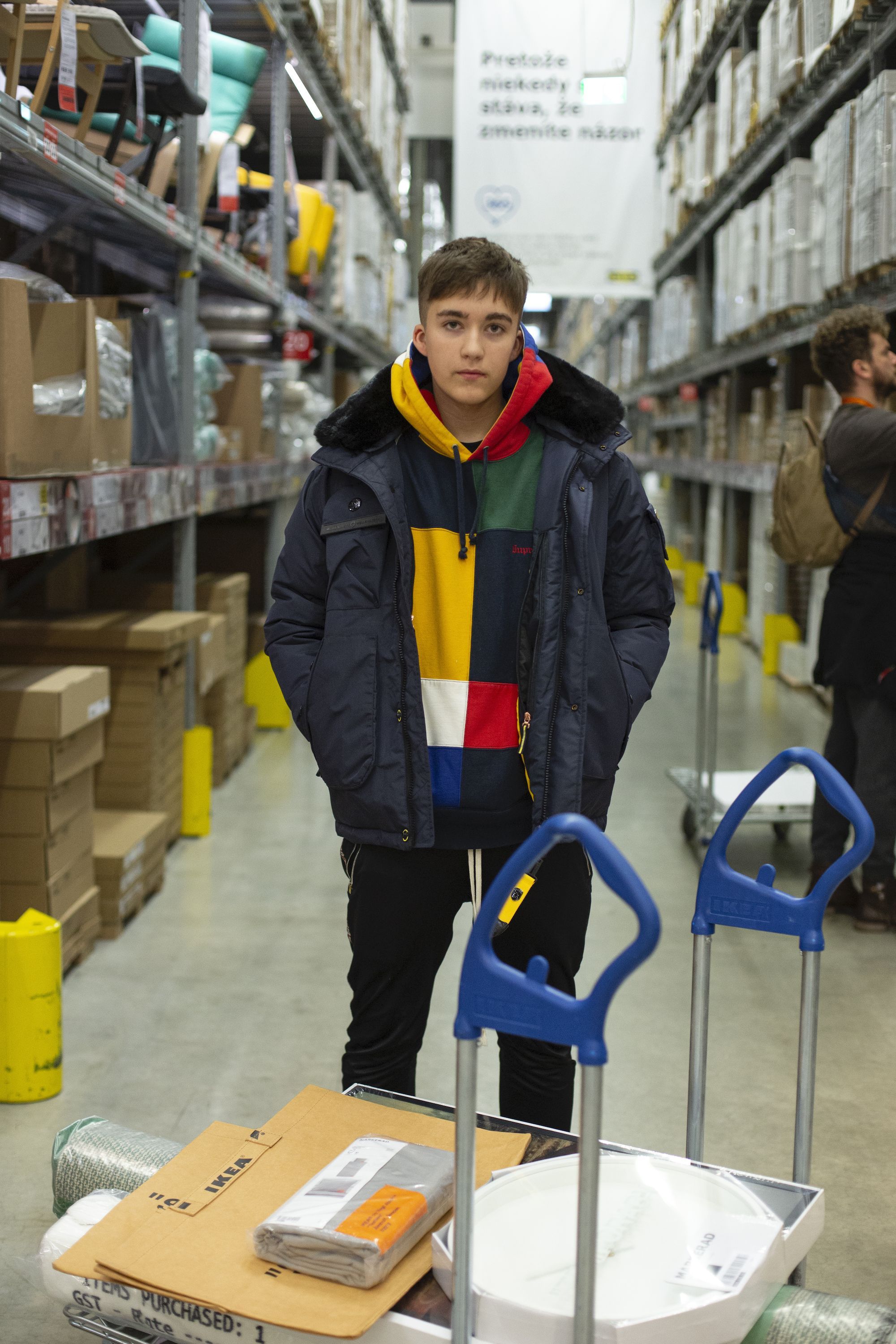 Šialenstvo v bratislavskej predajni IKEA. Na koberce od Virgila Abloha čakali desiatky ľudí už od rána (Report)