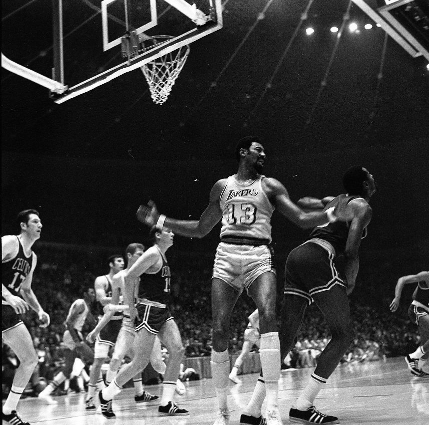 https://i.refresher.sk/public/peter-hlavicka/superstar_history/Wilt_Chamberlain_of_the_Los_Angeles_Lakers_in_the_1969_NBA_World_Championship_Series.jpg
