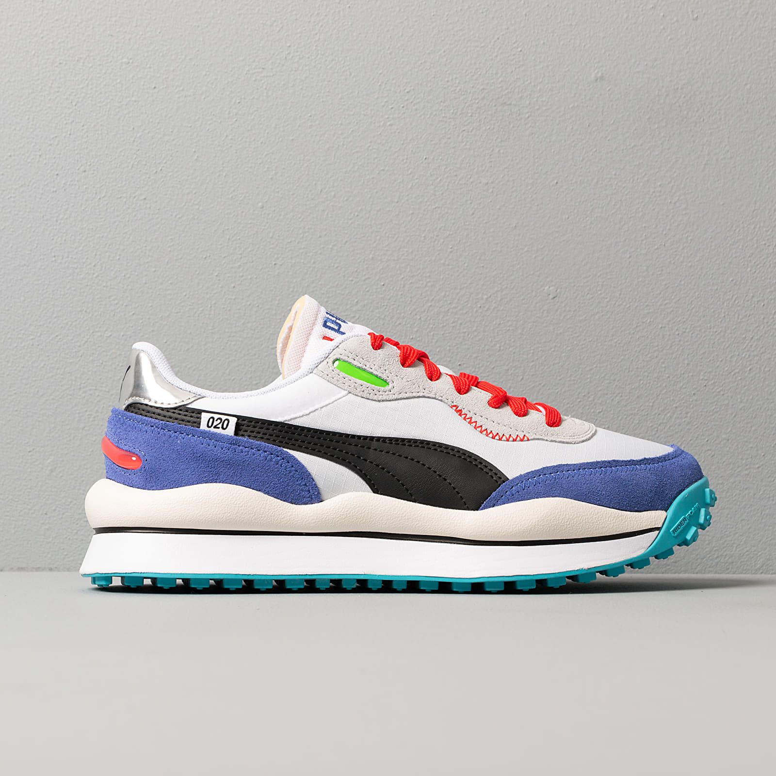 Ikonické siluety adidas či Air Jordan, ale aj retro chuťovky. 5 párov tenisiek, ktoré sa oplatí kúpiť