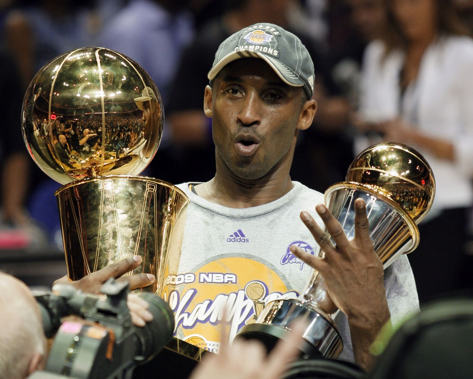 Kobe Bryant bol uvedený do basketbalovej Siene slávy po boku svojich spoluhráčov z národného tímu