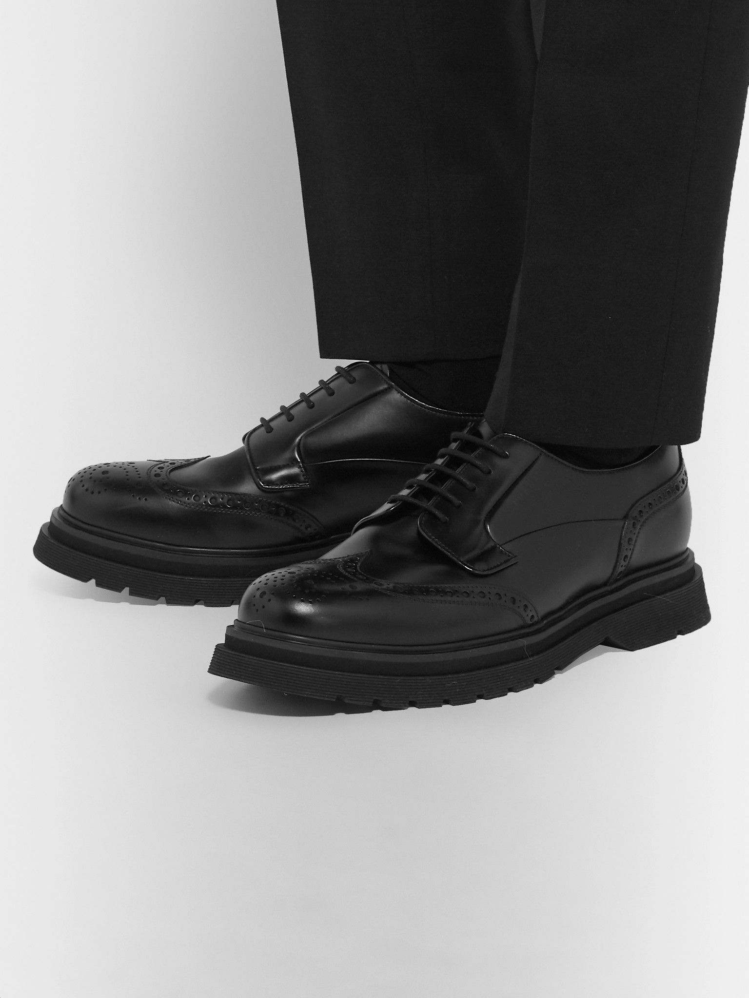Toto sú aktuálne najzaujímavejšie topánky pre mužov, ktorých už omrzeli tenisky