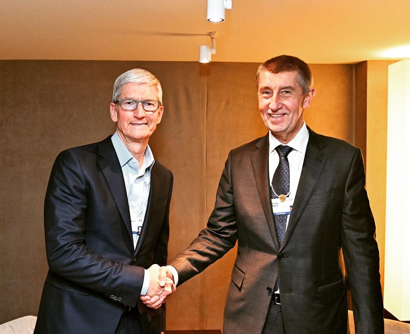 Praha dostane vlastní Apple Store. Tim Cook to slíbil Andreji Babišovi