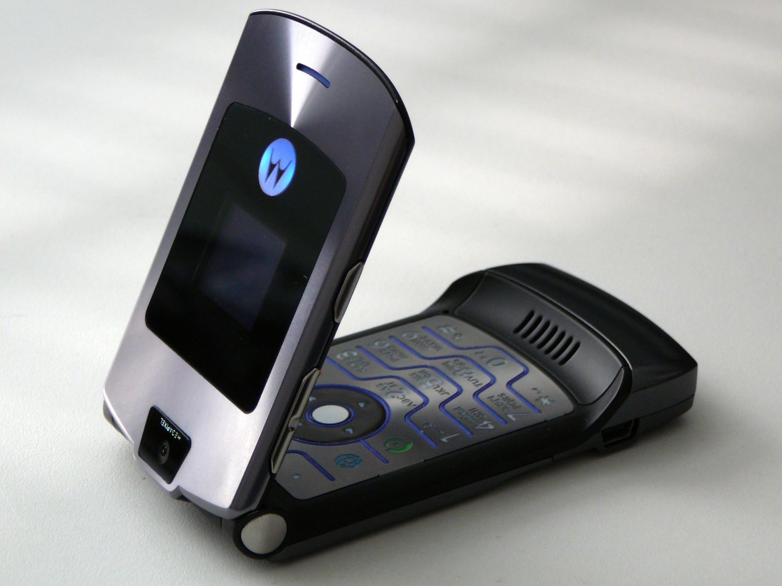 Motorola Razr se v uniklých snímcích vrací ke kořenům a nabídne ohebný displej