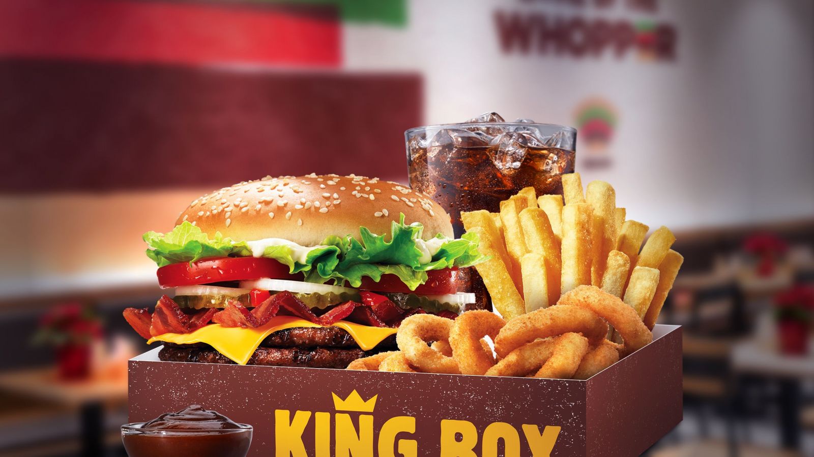 Burger King oznámil obrie menu. V gigantickej porcii nájdeš dva druhy burgrov, hranolky, bezodný nápoj a ešte aj cibuľové krúžky