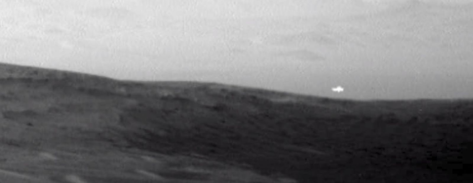 Na Marse sa zjavila jasná biela žiara. Podľa konšpirátorov ide o UFO, NASA nemá presné vysvetlenie