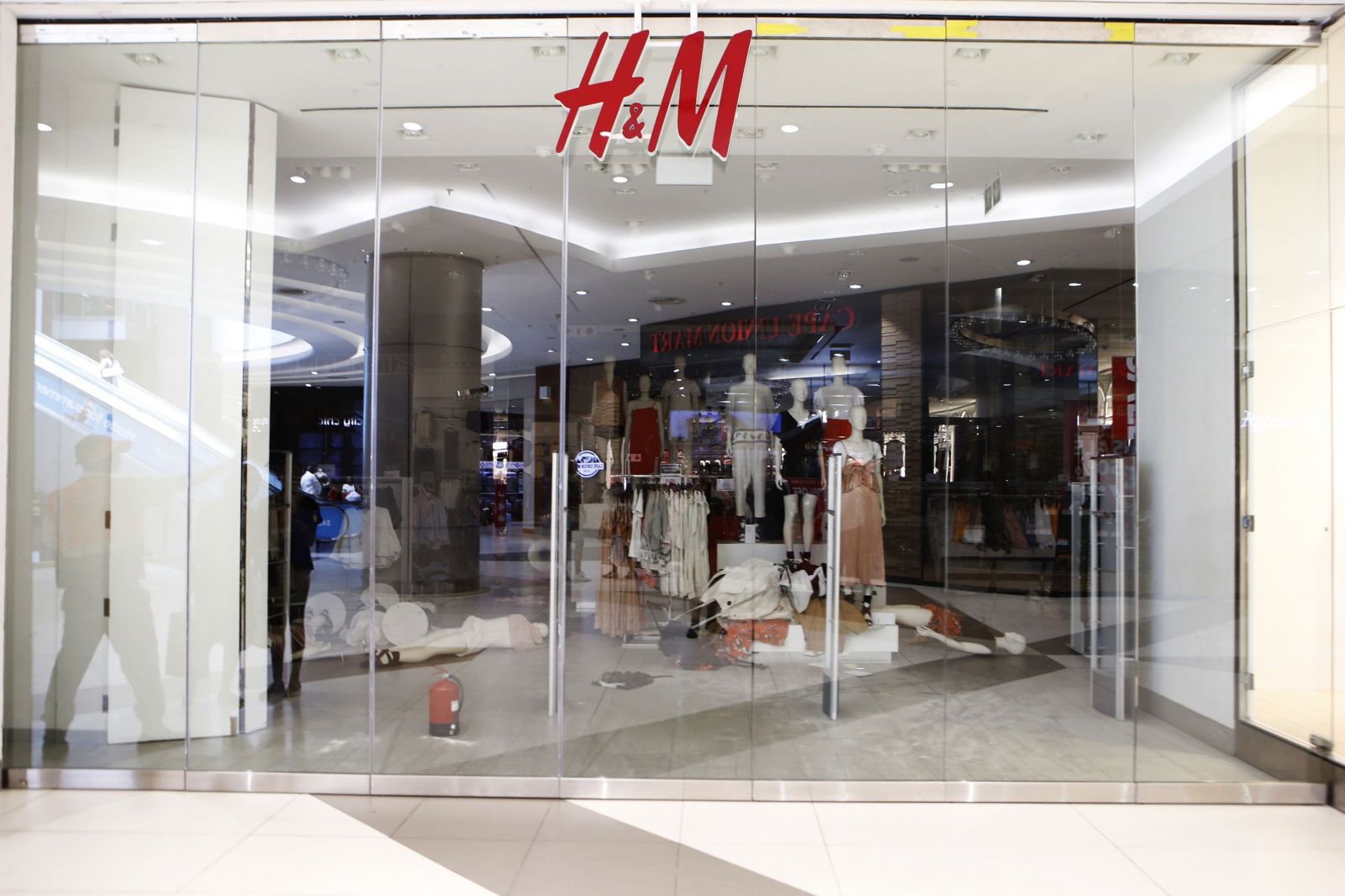 H&amp;M začne predávať použité oblečenie. Švédsky reťazec bude čoskoro omnoho ekologickejší