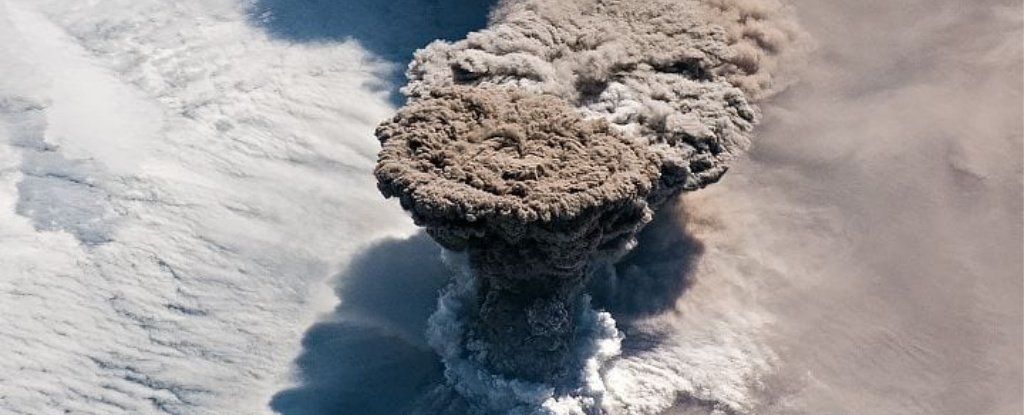 Na Medzinárodnej vesmírnej stanici zachytili dychberúcu erupciu sopky