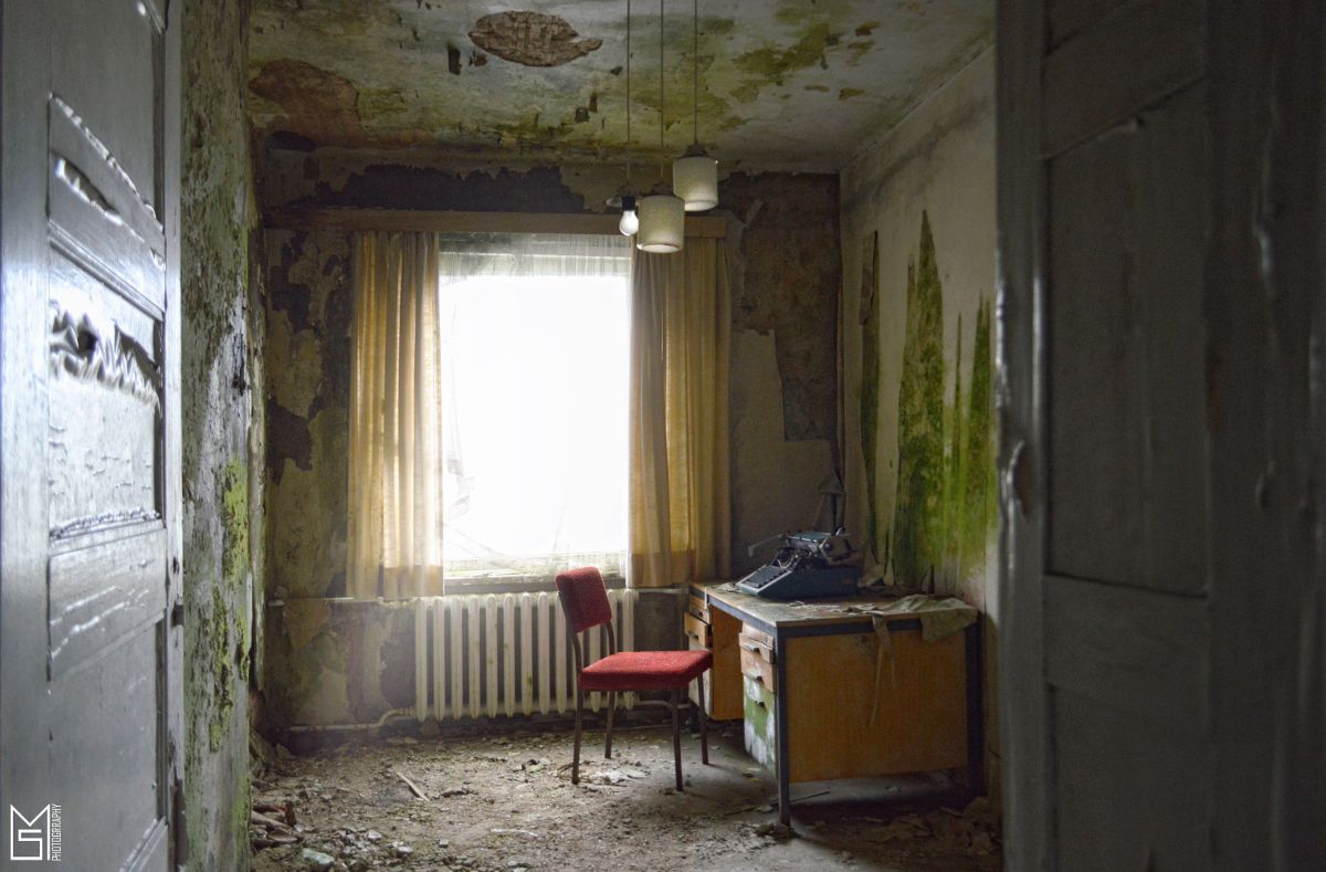 Slovenský fotograf zachytáva atmosféru opustených budov. Jeho fotografie rozprávajú príbehy, z niektorých behá po chrbte mráz (Rozhovor)