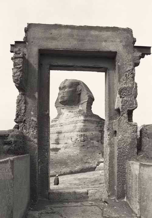 Málo vídané fotografie nejznámější sfingy světa zaujmou každého nadšence historie. Jak vypadal symbol Egypta před desítkami let?