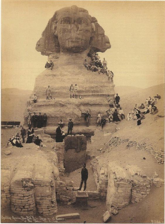 Málo vídané fotografie nejznámější sfingy světa zaujmou každého nadšence historie. Jak vypadal symbol Egypta před desítkami let?