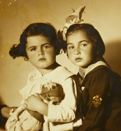 Na snímke Pavol a jeho sestra Esti v roku 1932.