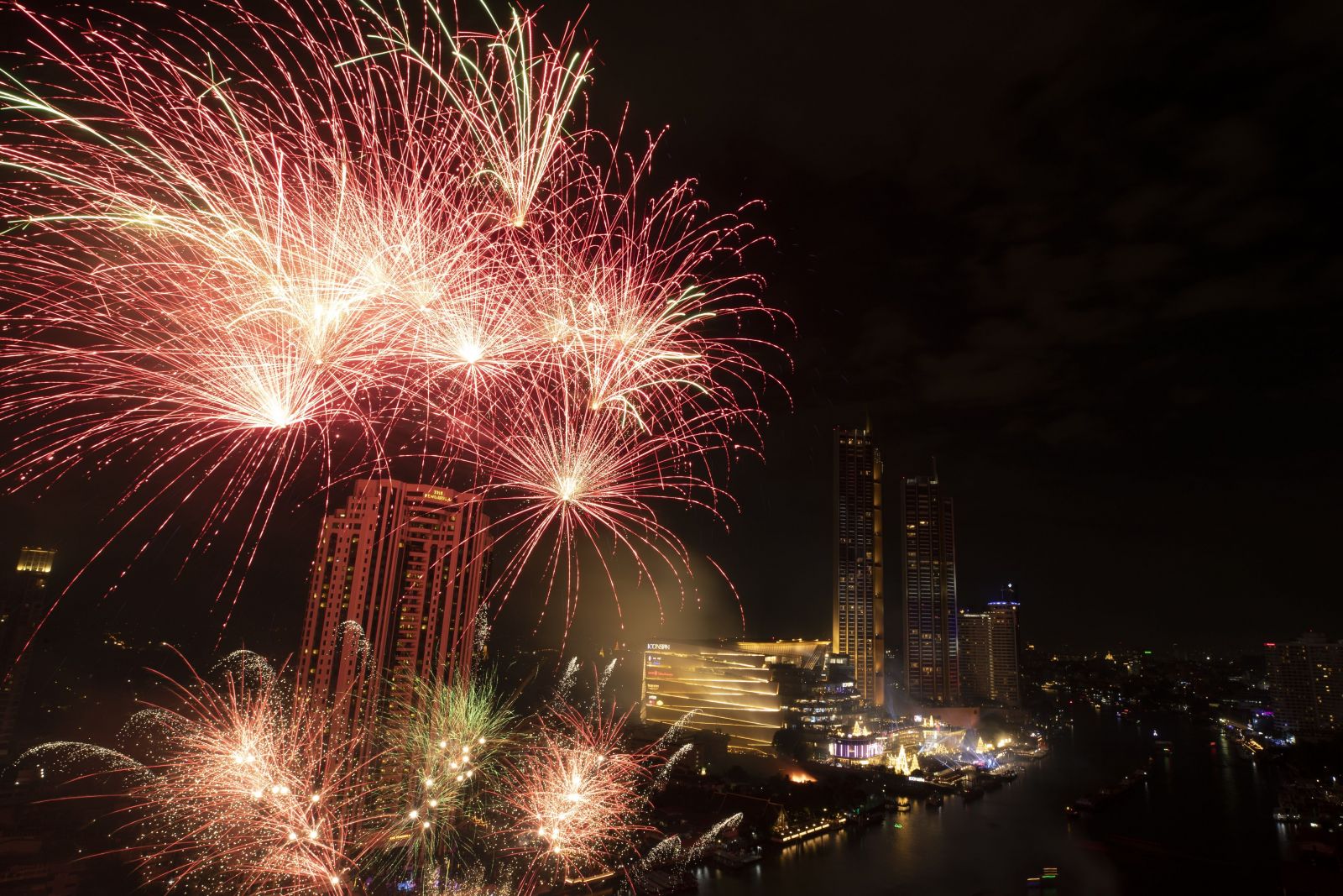 Novoročné oslavy po celom svete: Ako privítali rok 2020 New York, Moskva, Paríž či Bangkok?