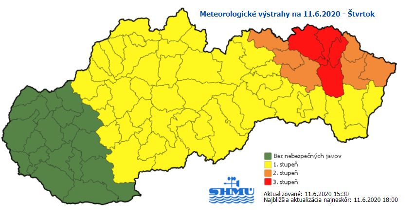 V Prešovskom kraji zúria silné búrky aj s krúpami, SHMÚ vydalo výstrahu druhého a tretieho stupňa