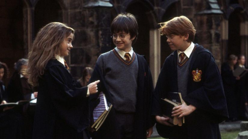 Emma Watson, Daniel Radcliffe a Rupert Grint v hlavných úlohách vo filme Harry Potter a Kameň mudrcov.