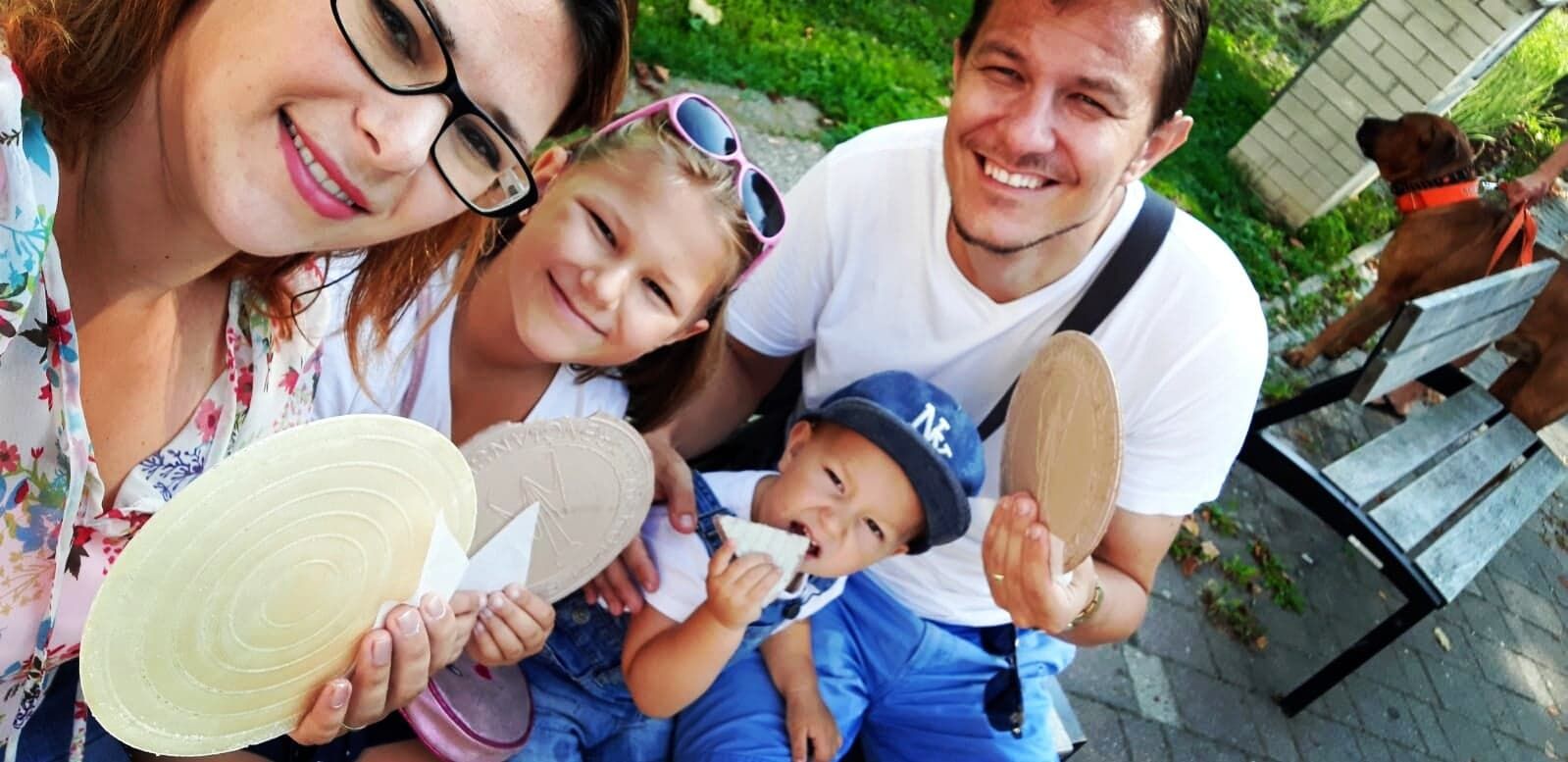 Roman a Veronika Vojtechovskí s deťmi.