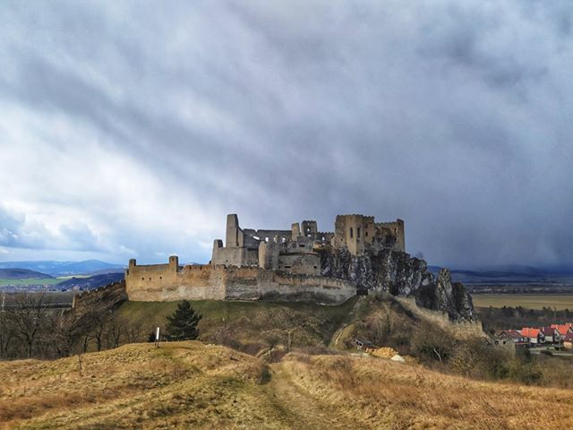 Morbídne povesti a spálená múmia. Slovenské hrady skrývajú desivé tajomstvá, pozri si, na ktoré sa už môžeš ísť pozrieť