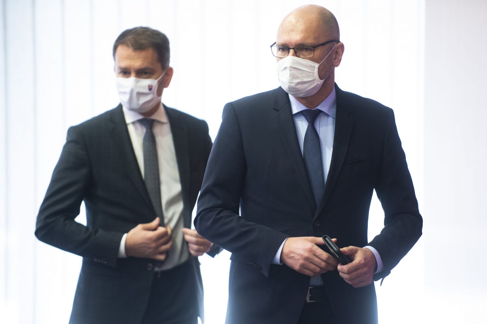 Sulík chce otvárať letné terasy či športoviská. „Načo mi bude ekonomika, keď budem mŕtvy," odkázal mu Matovič