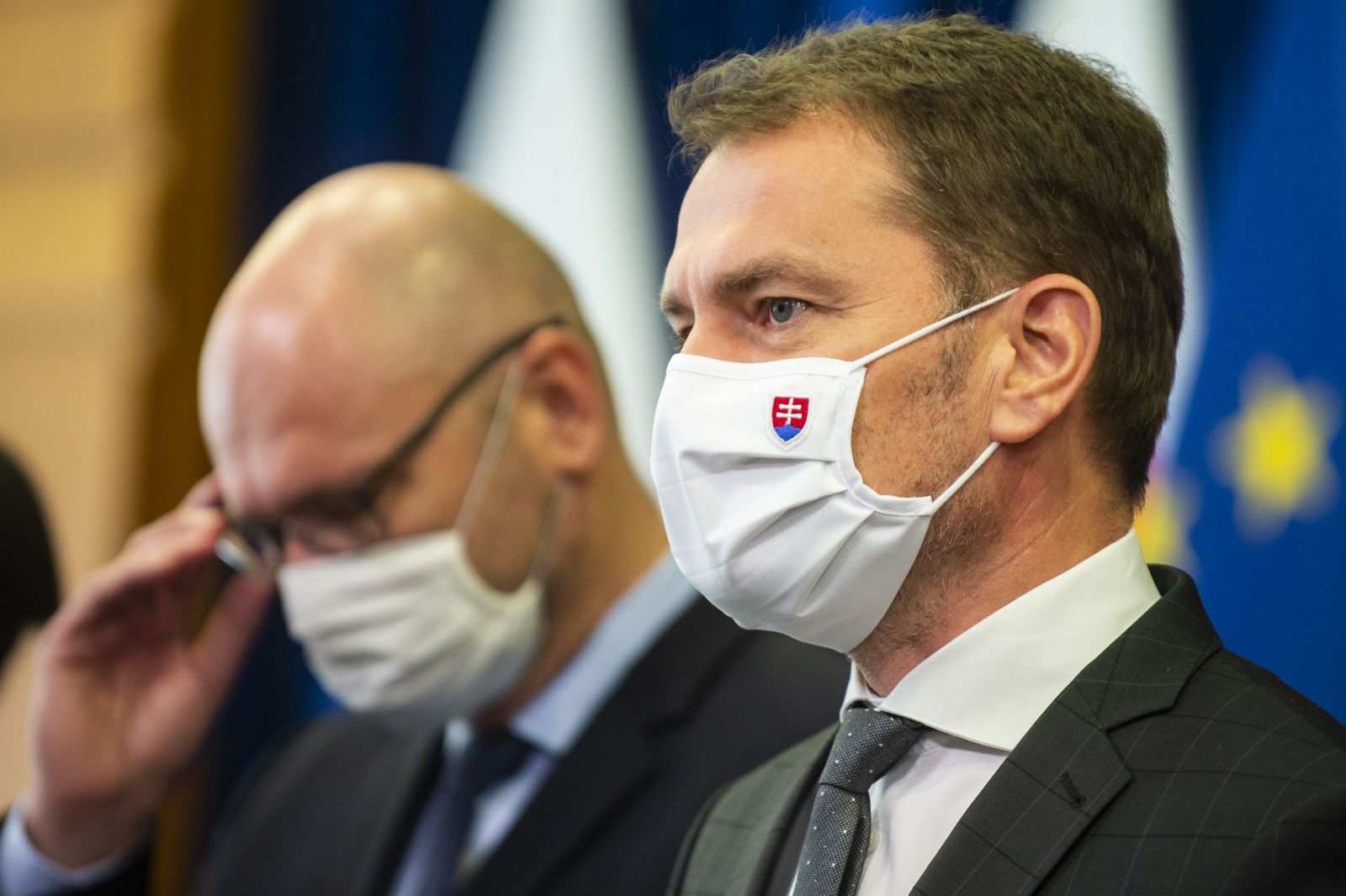 Sulík chce otvárať letné terasy či športoviská. „Načo mi bude ekonomika, keď budem mŕtvy," odkázal mu Matovič
