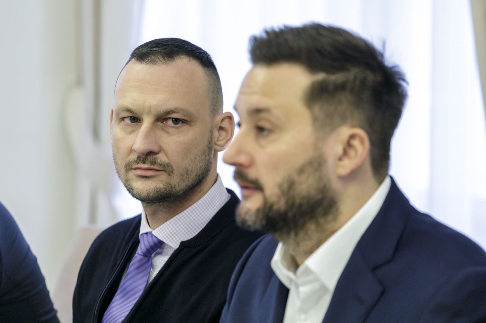 Naľavo náčelník policajtov Marek Gajdoš, napravo primátor Matúš Vallo.