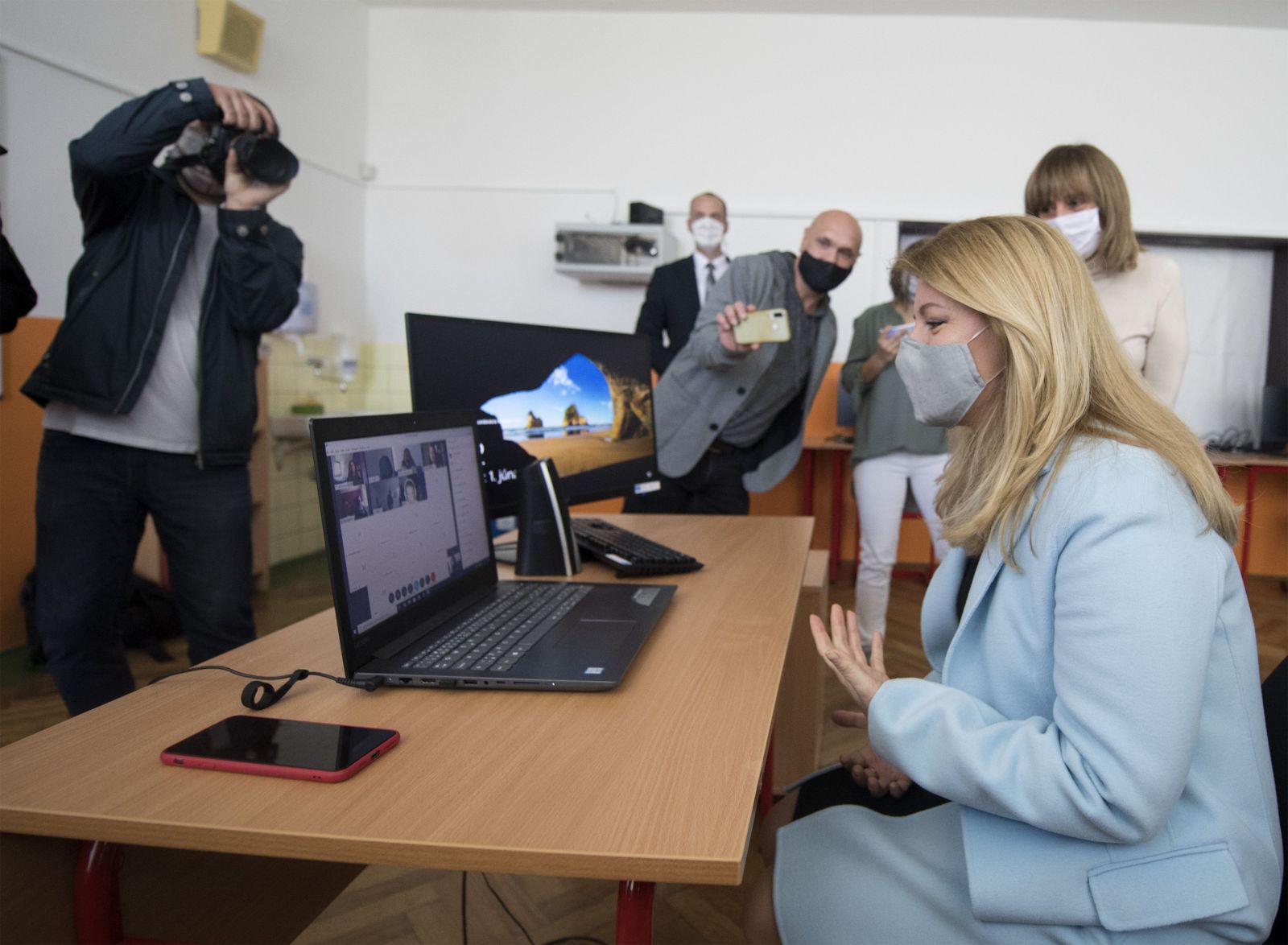 Prezidentka Zuzana Čaputová si skúsila online vyučovanie