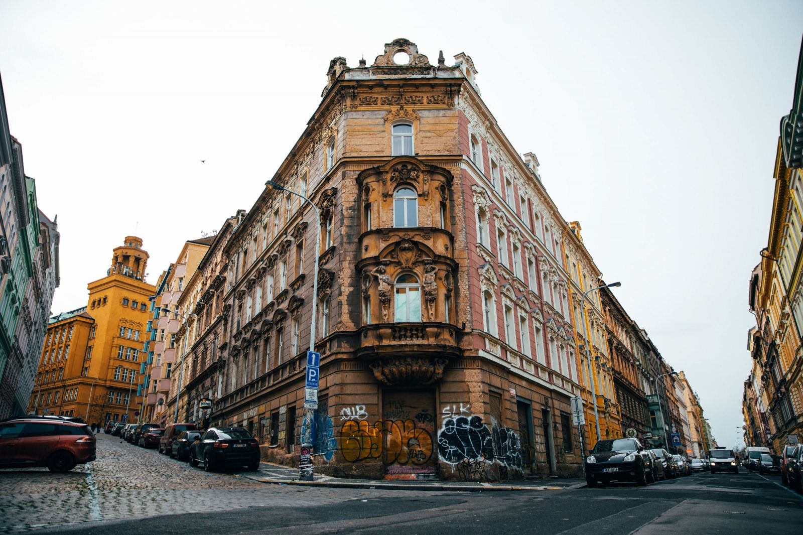 Nejlevnější a nejdražší lokality na nákup bytu v Praze u metra. Speciální mapa ukazuje ceny i jejich vývoj