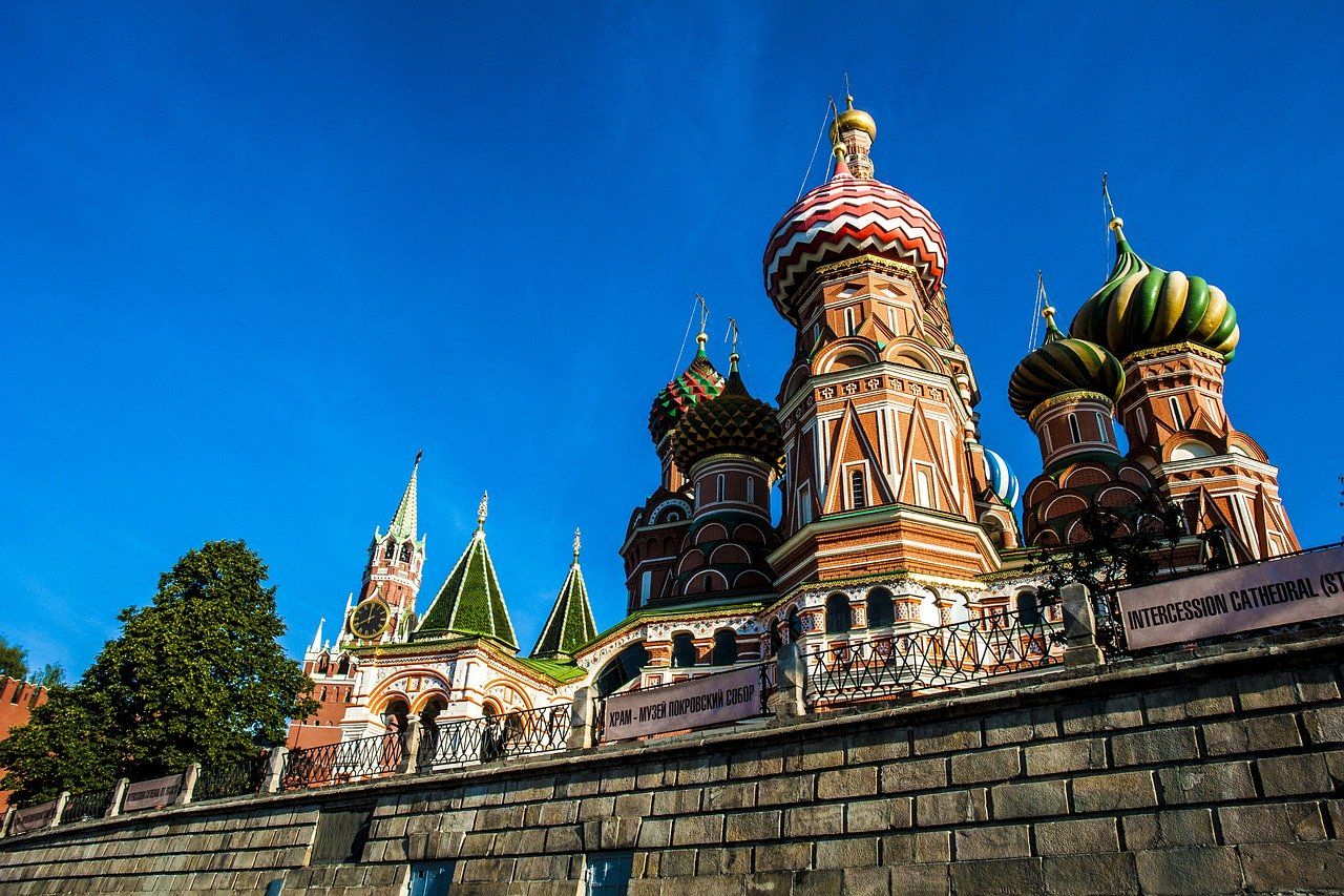 Rus s jedem v Praze je novinářská kachna, říká Kreml. O žádném vyšetřování prý vůbec nic neví