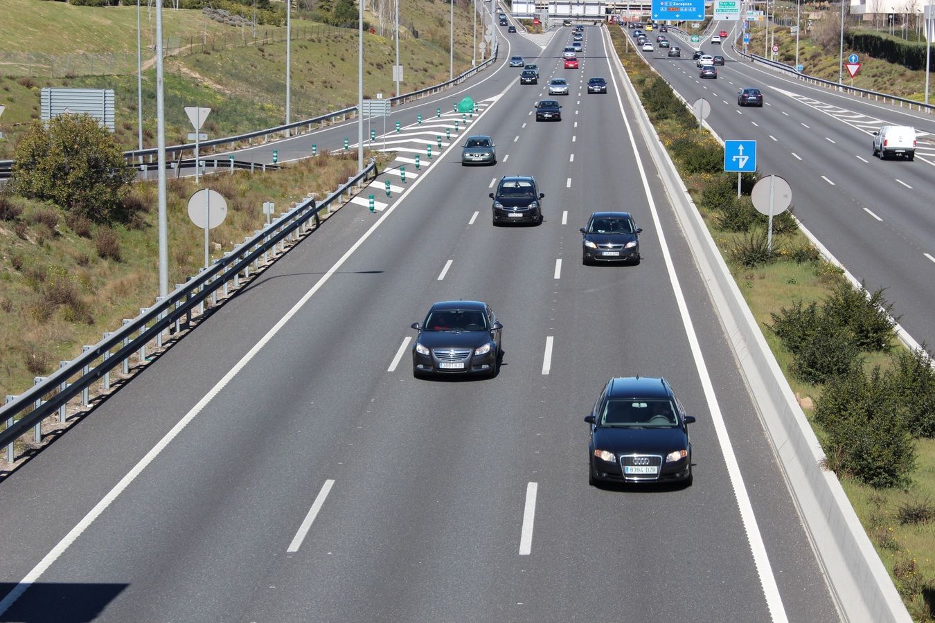 Rychlost na českých dálničních úsecích se má zvýšit. Auta by nově mohla jet rychlostí i 140 km/h