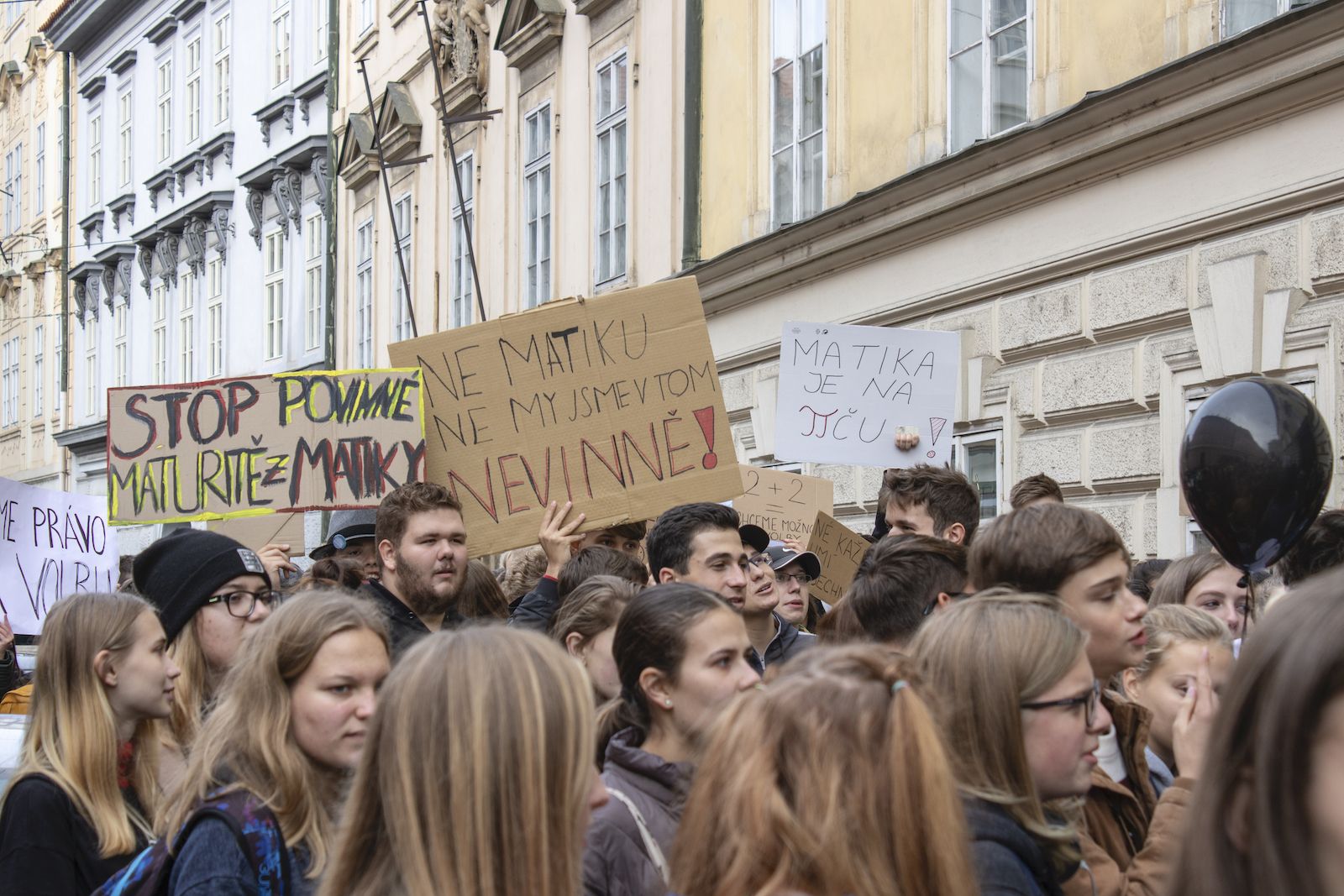 Studenti protestovali proti povinným maturitám z matematiky. Ministerstvo navrhne jejich zrušení