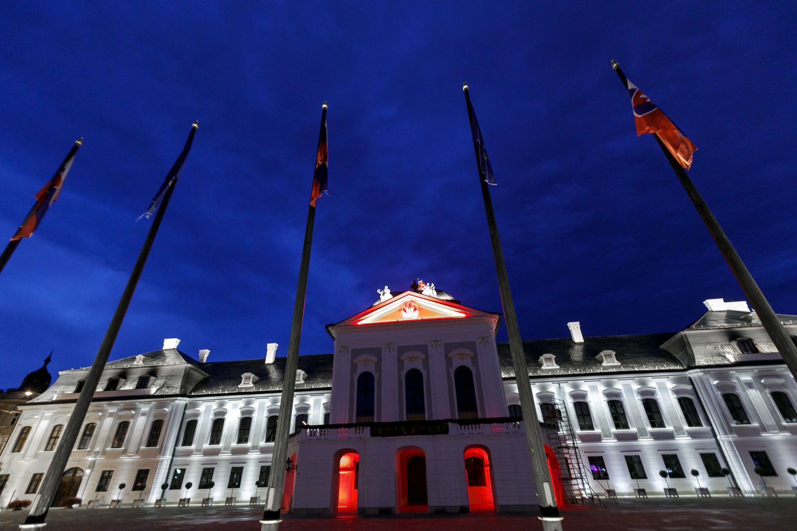 Pred červeno-bielym Bratislavským hradom nazval Boris Kollár Lukašenka diktátorom, ktorý porušuje ľudské práva