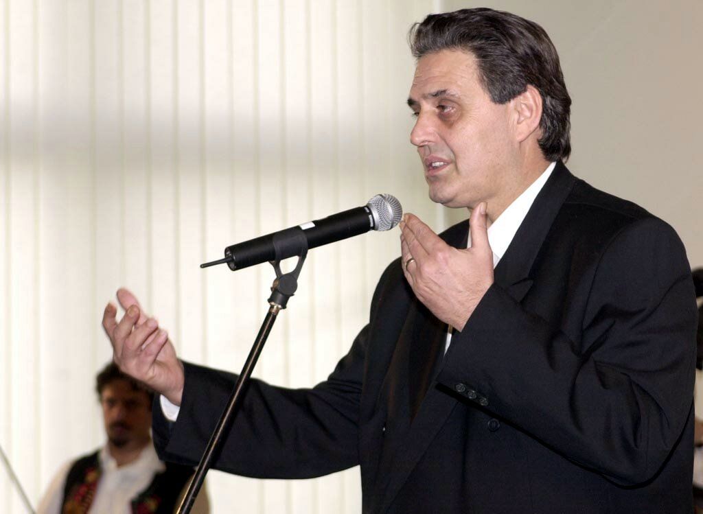Prezident akciovej spoločnosti Sipox Holding Bratislava Jozef Majský 11. októbra 2001 počas príhovoru