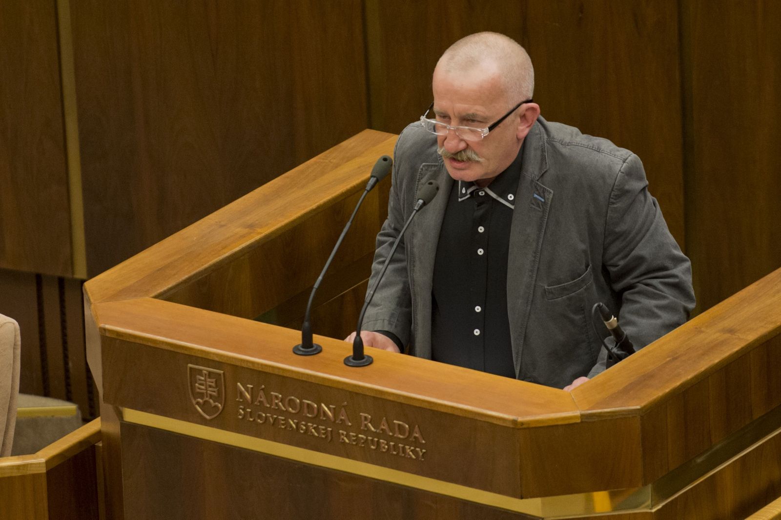 Poslanec ĽSNS Mizík pred Najvyšším súdom za nenávistné statusy proti židom:
