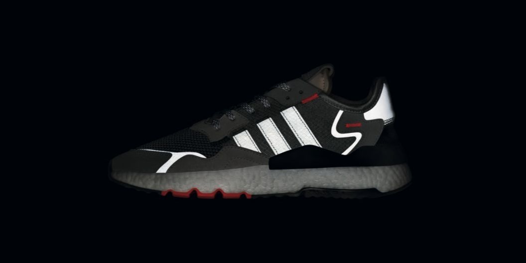 Privítaj tenisky adidas Nite Jogger vo veľkom štýle a zaži atmosféru nočných ulíc, kde tvoju existenciu definujú svetlá