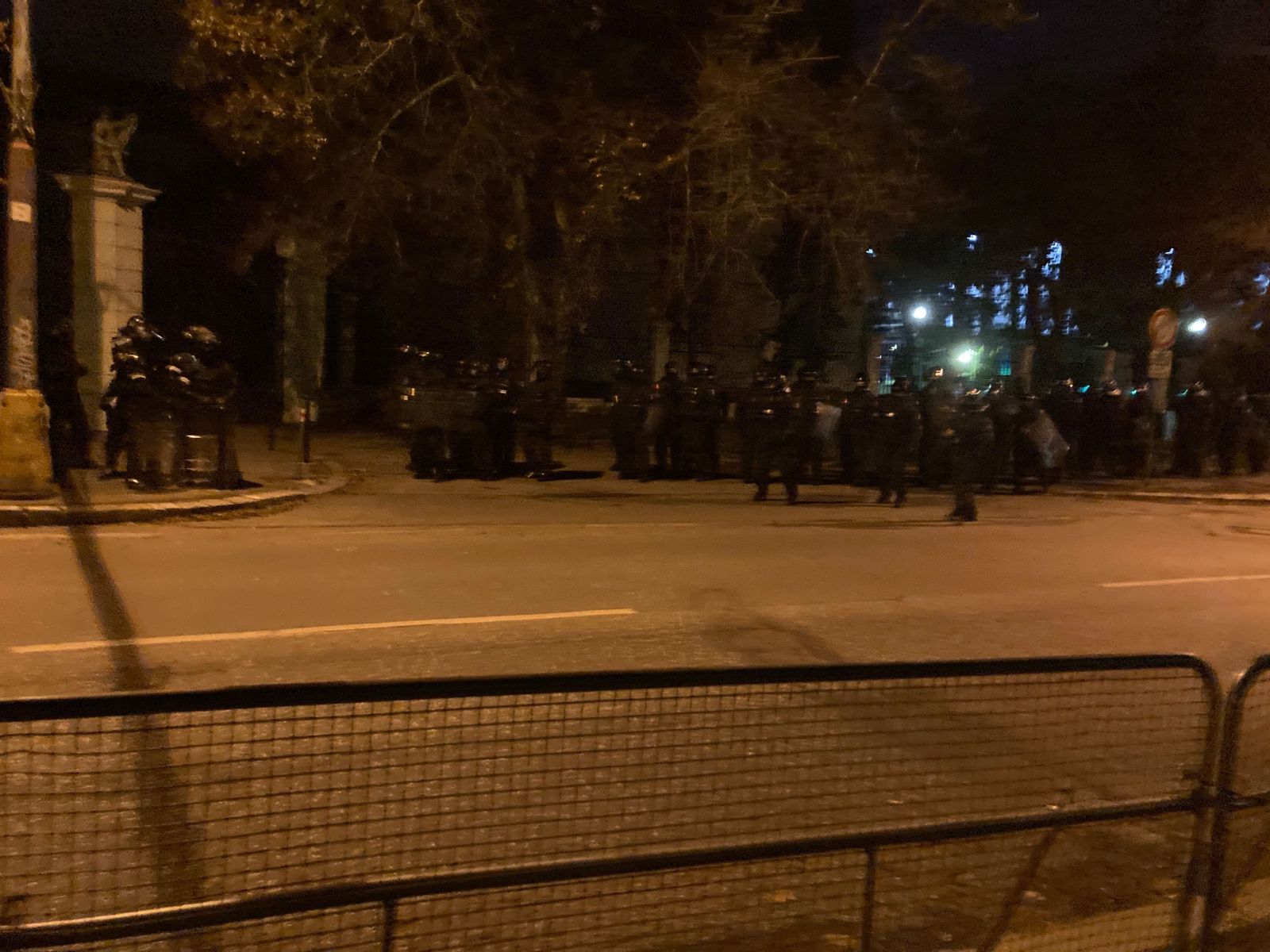 PROTESTY V BRATISLAVE NAŽIVO: Extrémista Kotleba tvrdí, že poslanca Andreja Medveckého zbila polícia (+ foto)