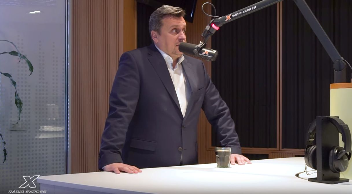 10 najbizarnejších momentov odchádzajúceho Andreja Danka: Bozkával výložky aj Zsuzsovú, priťažil si každou tlačovkou
