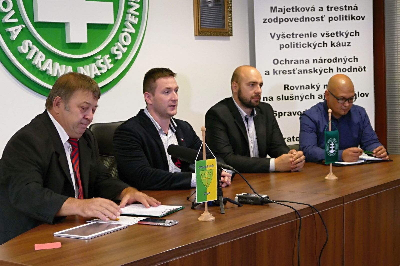 Na snímke zľava kandidát na primátora mesta Žilina Ján Púček, podpredseda ĽS Naše Slovensko Milan Uhrík, krajský predseda ĽS Naše Slovensko Andrej Medvecký a okresný predseda LS NS Pavol Lazar počas tlačovej konferencie v Žiline dňa 10. septembra 2018.