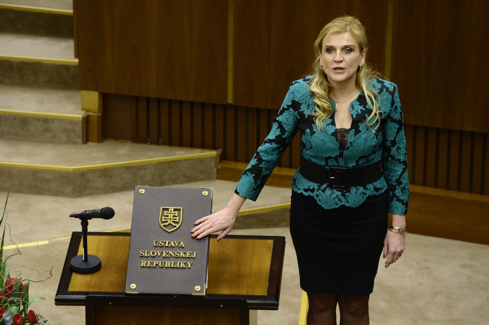 Na snímke Jana Vaľová (SMER-SD) skladá poslanecký sľub počas ustanovujúcej schôdze Národnej rady Slovenskej republiky (NR SR) VII. volebného obdobia 23. marca 2016 v Bratislave. 